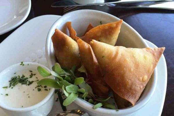 indian-samosa-2076F50CA8-89EB-2B60-3728-B27DF6AC93F7.jpg